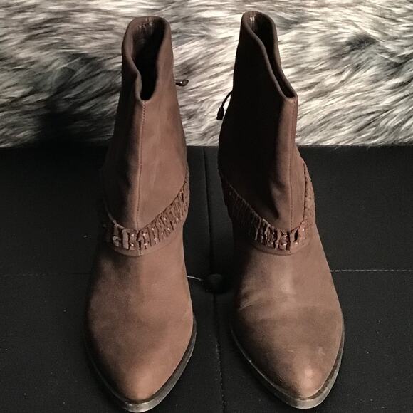 B. Makowski Brown Suede Ankle Boots 7M - Picture 9 of 9
